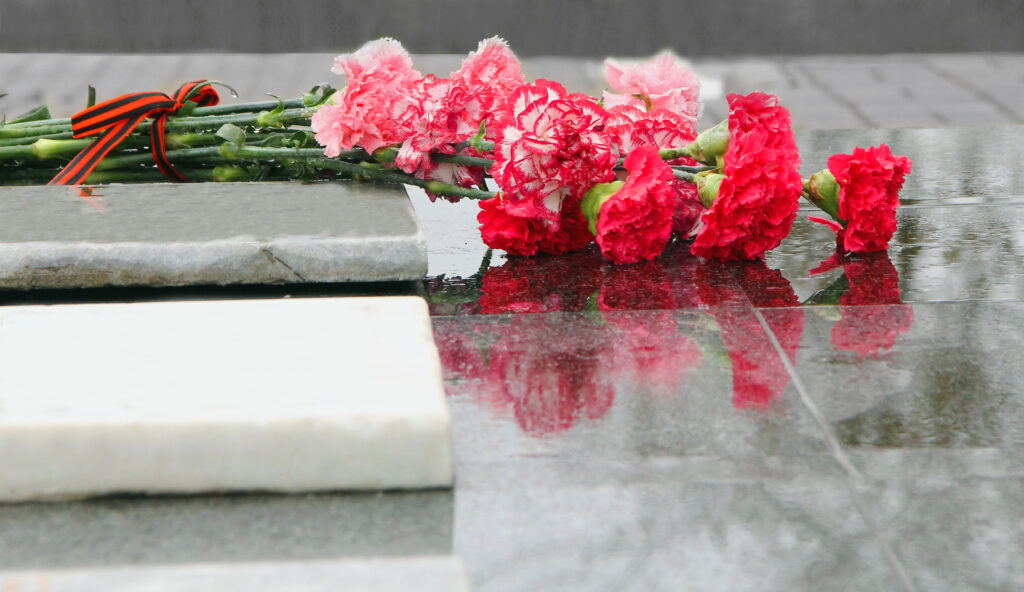 kwiaty na grobie, święto zmarłych