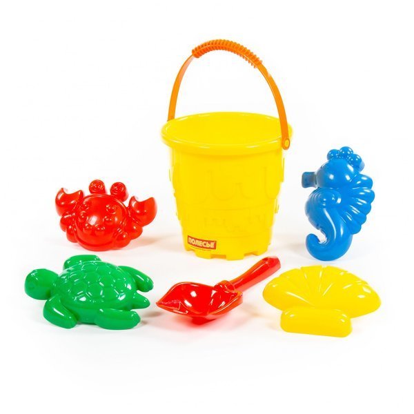 Wader ma w swojej ofercie również zabawki do zabawy w piaskownicy, takie jak zestawy do budowania zamków, taczki, łopatki, wiadra czy formy do piasku. Są one wytrzymałe i zaprojektowane, aby umożliwić dzieciom tworzenie różnorodnych konstrukcji.